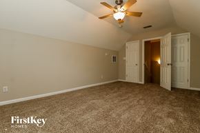 Summerville house for rent - the master bedroom has a closet and a ceiling fan