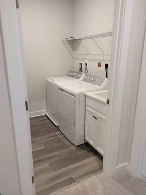 Laurel house for rent - a small laundry room with a sink and a washer and dryer