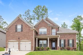 Villa Rica house for rent - a brick house with white garage doors