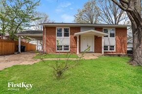 Maryland Heights house for rent - a small brick house with a lawn and a porch