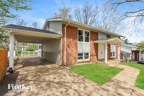 Maryland Heights house for rent - a brick house with a driveway and a porch