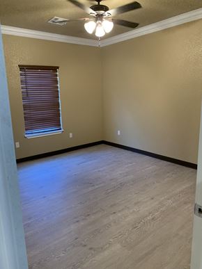 Durant house for rent - an empty room with a ceiling fan and a window