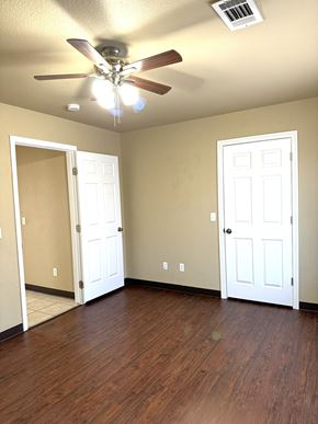 Durant apartment for rent - an empty living room with a ceiling fan and a closet