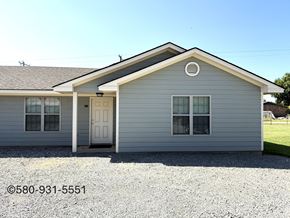 Durant apartment for rent - A small house with a white door and windows.