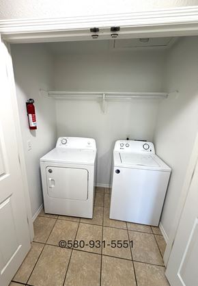 Durant apartment for rent - A laundry room with two washers and a fire extinguisher.