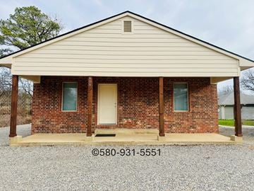 Durant house for rent - 408 W Pine St.
