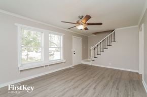 Murfreesboro house for rent - an empty living room with a ceiling fan and a window