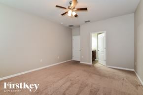 Orange City house for rent - the spacious living room is clean and ready for you to use