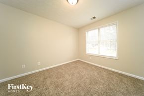 Jonesboro house for rent - the upstairs bedroom has carpet and a large window