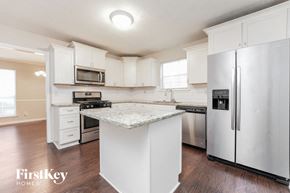 Stone Mountain house for rent - 555 Sherwood Grn Stone Mountain, GA 30087