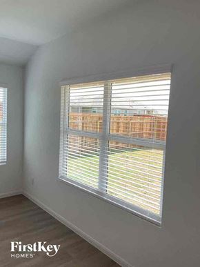 Bulverde house for rent - an empty room with a large window with blinds