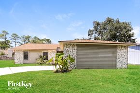 Jacksonville house for rent - a small house with a yard and a garage