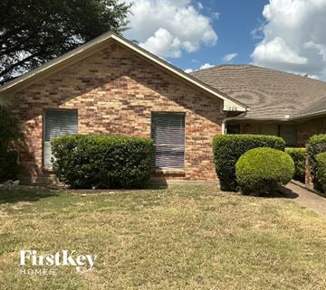 Desoto house for rent - 1220 Mockingbird Ln Desoto, TX 75115