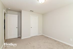 Dundee house for rent - A bedroom with two doors and a carpeted floor.