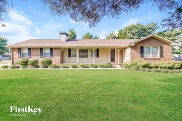 Murfreesboro house for rent - a house with a lawn in front of it