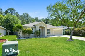Jacksonville house for rent - A house with a well-maintained lawn and a tree in front of it.