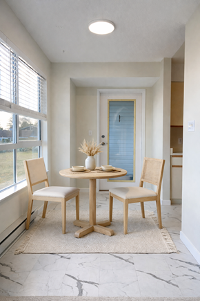Ladysmith apartment for rent - A dining room with a round table and chairs.