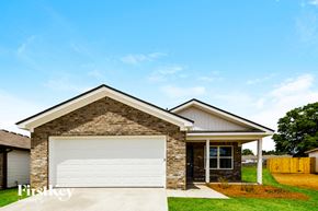 Tuscaloosa house for rent - a small house with a white garage door