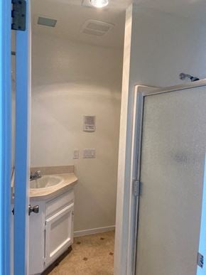 Santa Maria house for rent - A bathroom with a sink and a toilet.
