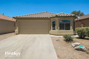 San Tan Valley house for rent - A house with a garage and a driveway in front of it.