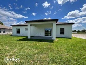 Cape Coral house for rent - a small white house sitting in a grass field