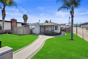 Long Beach house for rent - a house with a yard and palm trees