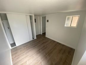 Vista apartment for rent - A room with wooden flooring and white walls.