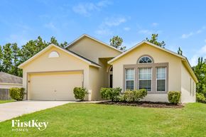 Middleburg house for rent - a beige house with a lawn in front of it