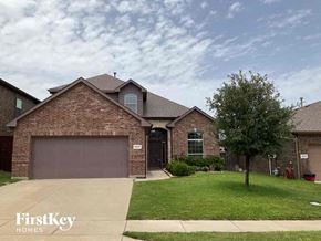 Fort Worth house for rent - a house with a garage and a lawn