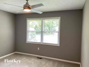 Fairfield house for rent - a bedroom with a window and a ceiling fan