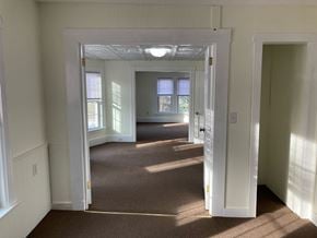 South Paris apartment for rent - A room with a carpeted floor and a doorway leading to another room.