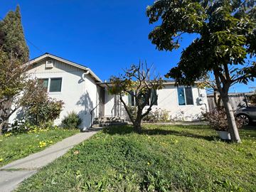 San Pablo house for rent - A white house with a tree in front of it.