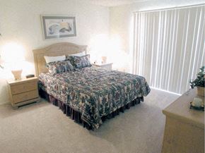 Santa Clarita apartment for rent - a bedroom with a bed and a window