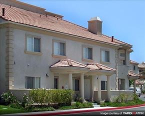 Santa Clarita townhouse for rent - a large white house with a red roof