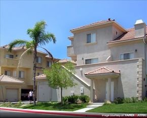 Santa Clarita townhouse for rent - a group of houses with palm trees in front of them