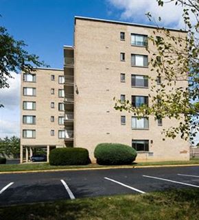 Arlington apartment for rent - an apartment building in a parking lot