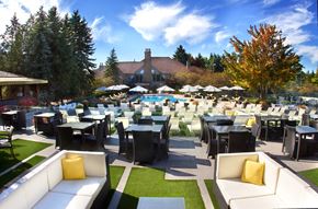 Novi apartment for rent - an outdoor patio with tables and chairs and a swimming pool