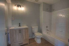 Baltimore apartment for rent - a bathroom with a toilet and a sink and a tub
