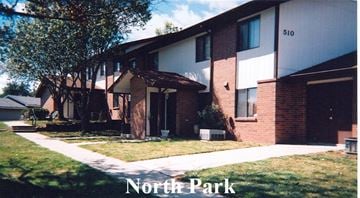 Gretna apartment for rent - a row of houses in the north park neighborhood