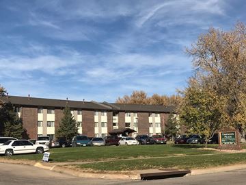 Kearney apartment for rent - the building where the hotel is located