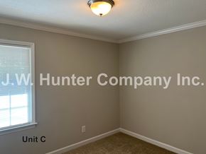Wilson apartment for rent - A room with a carpet floor and a window with blinds.