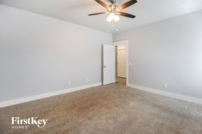 Norman house for rent - a living room with a ceiling fan and a carpeted floor