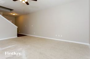 Hampton house for rent - the living room is spacious and has a ceiling fan