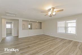 Vail house for rent - A spacious room with wooden flooring and a ceiling fan.