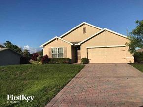 Fort Myers house for rent - a house with a driveway and a garage door