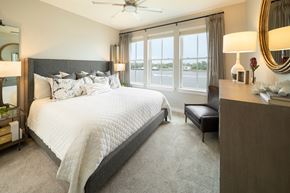 Savannah apartment for rent - a bedroom with a large bed and a window