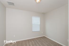 Melbourne house for rent - a bedroom with white walls and carpet and a window