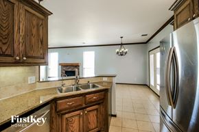Moore house for rent - 813 SW 38th Street Moore, OK 73160