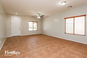 San Tan Valley house for rent - the living room is clean and ready to use