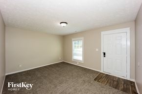 Rex house for rent - a bedroom with a white door and a carpeted floor
